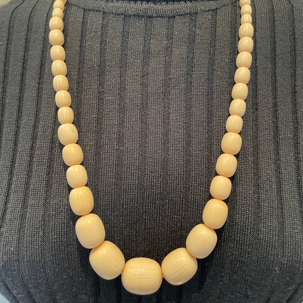 Vintage Art Deco French Celluloid Galalith Graduated Necklace Hidden cla…